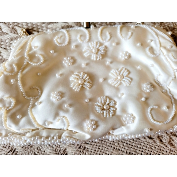 La Regale Clutch Evening Bag with Box Seed Pearl Beaded Floral Design Regency - Picture 6 of 16